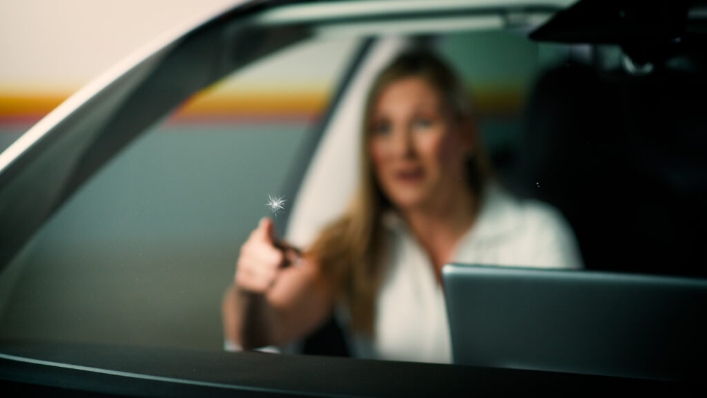 Kako počeno vetrobransko steklo zakrije nevarnosti na cesti? 1 - Carglass® Slovenija vetrobransko steklo poskodba
