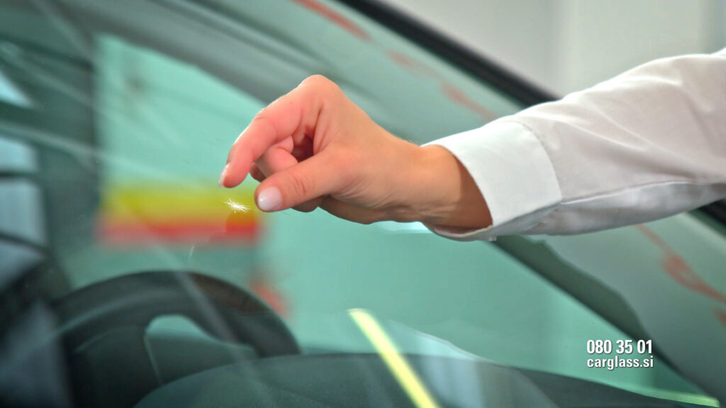 Počeno avtomobilsko steklo - kako ukrepati? 2 - Carglass® Slovenija kdaj lahko porpavimo avtomobislko steklo