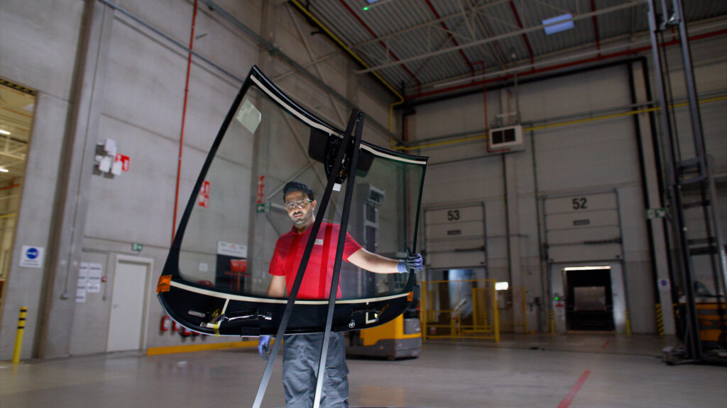 Počeno avtomobilsko steklo - kako ukrepati? 3 - Carglass® Slovenija stekla za vse modele avtmoobilov