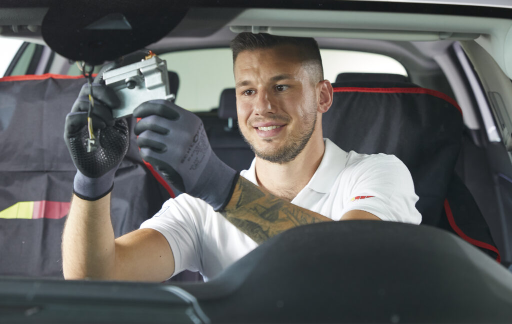 Ali ima vaš avto kamero za vetrobranskim steklom in kako preveriti, ali potrebuje ADAS kalibracijo 2 - Carglass® Slovenija Kalibracija ADAS sistema